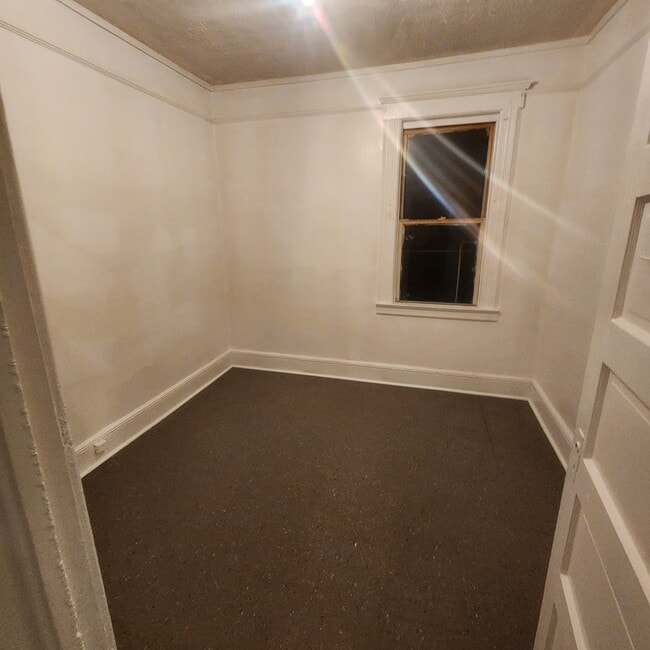 Building Photo - 13 Brinkerhoff Pl