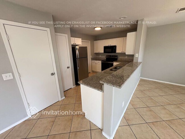Building Photo - 12901 N El Frio St