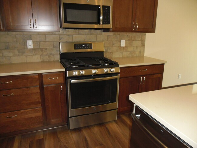 Foto del edificio - GOLF COURSE AREA HOME