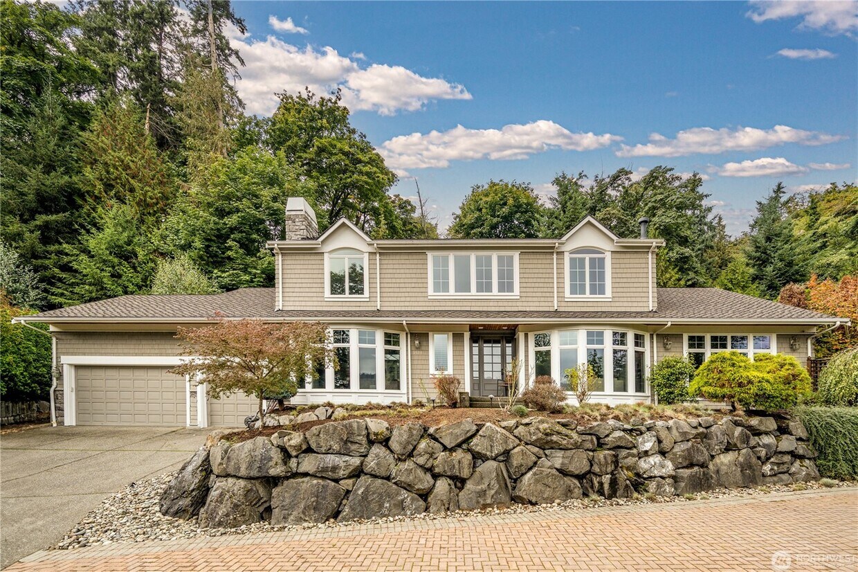 Front - 3929 97th Ave NE