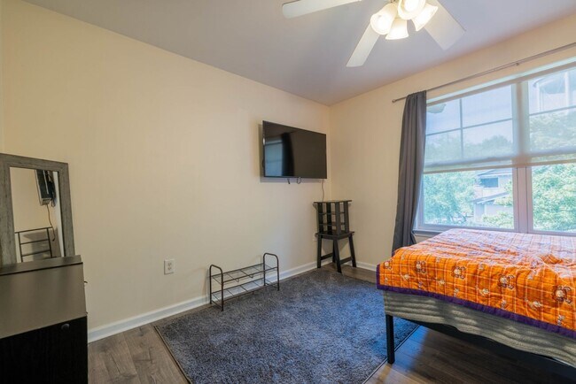 Foto del edificio - 2 Bedroom at the Woodlands Available NOW