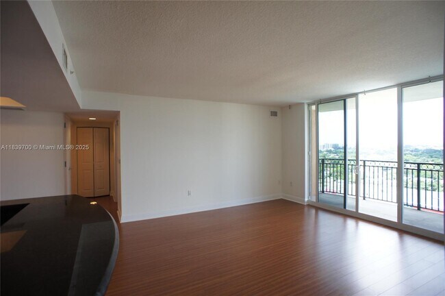 Foto del edificio - 3232 SW 22nd Terrace