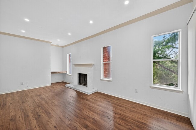 Foto del edificio - 4041 Drake St