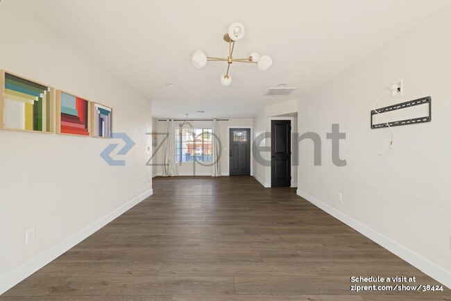 Foto del edificio - 6113 E Gelding Dr