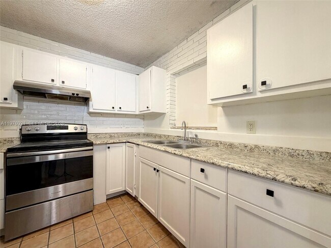 Foto del edificio - 7212 SW 3rd Ct