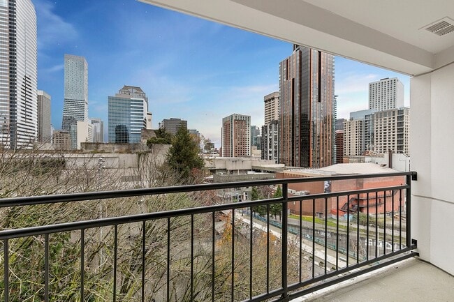 Building Photo - AVIA on Pike Street