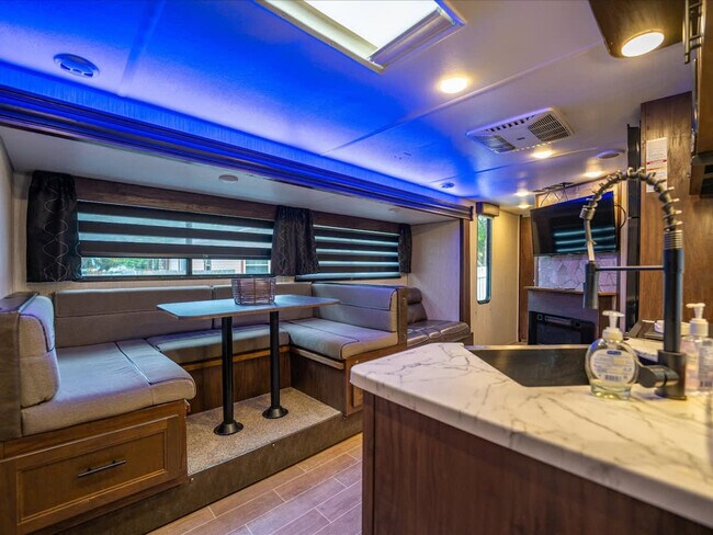 Foto del edificio - 1905 W St Louis St