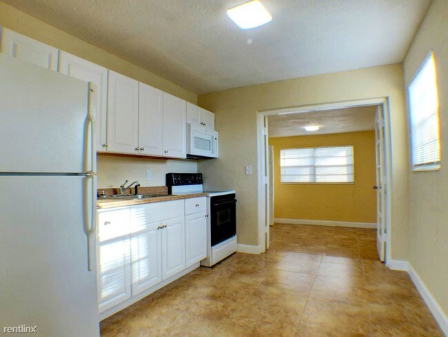 Foto del edificio - 3 br, 1 bath House - 5620 SW 40th Court