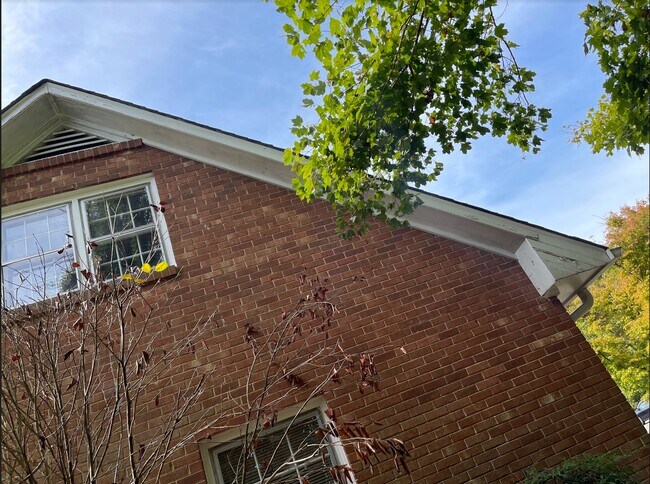 Building Photo - 4224 Robinhood Rd