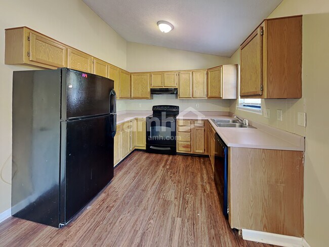 Foto del edificio - 258 Longfellow Ln