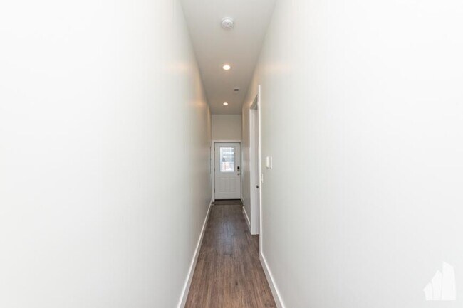 Foto del edificio - 3 bedroom in Chicago IL 60642