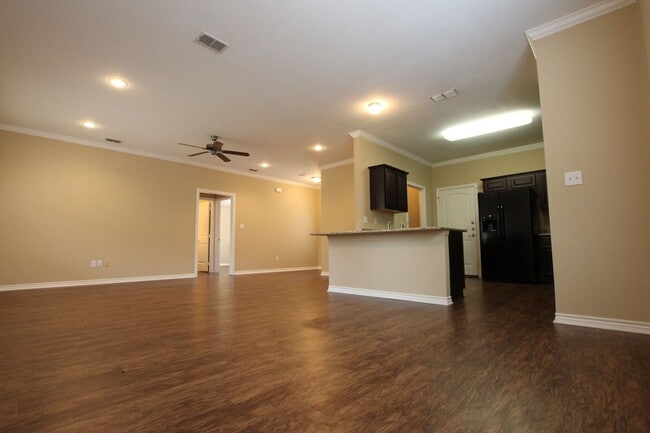 Building Photo - Coming Soon! Gorgeous 3 Bedroom Home in Th...