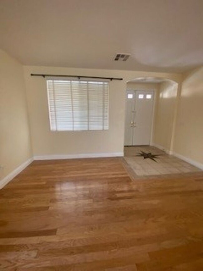 Building Photo - $3950/Mo 6BDR/ 3.5BTH Home including pool,...