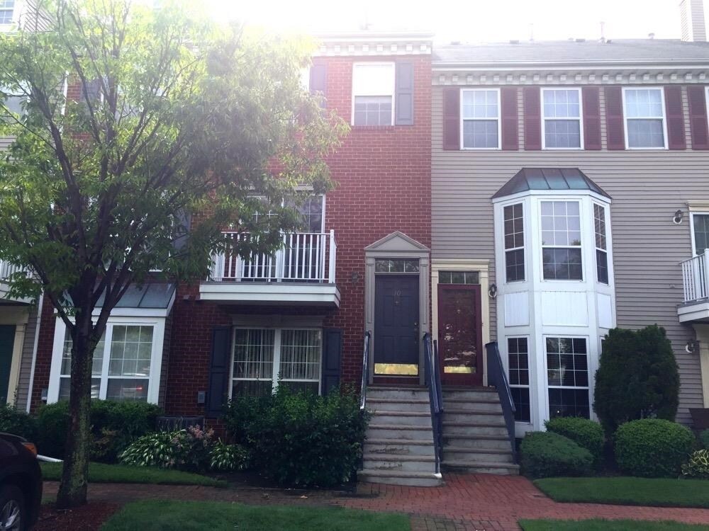 Primary Photo - 30 Willow St