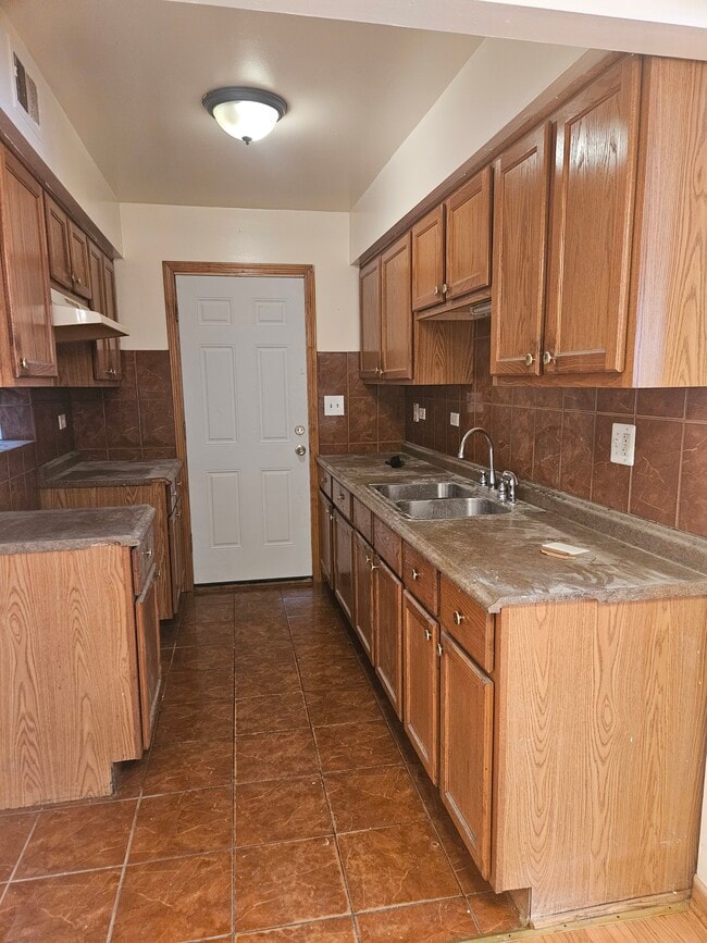 Building Photo - 8642 S Maryland Ave