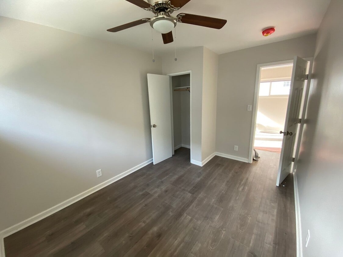 Building Photo - 607 S Fir Ave