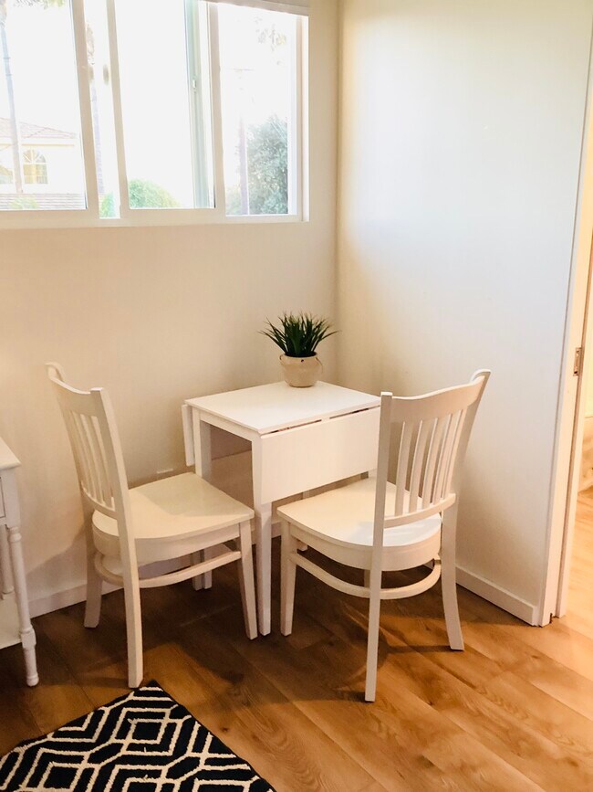 Foto del edificio - 1630 W 27th St