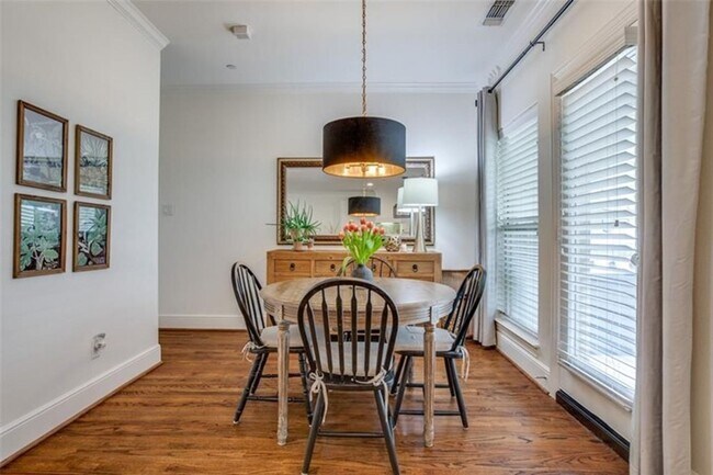 Building Photo - 3 bed 3.1 bath minutes from HPHS