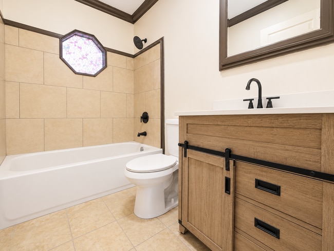 Building Photo - Fully Renovated - Southend 4 bedroom!