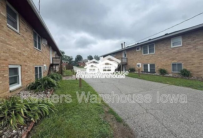 Building Photo - 114 NW College Ave