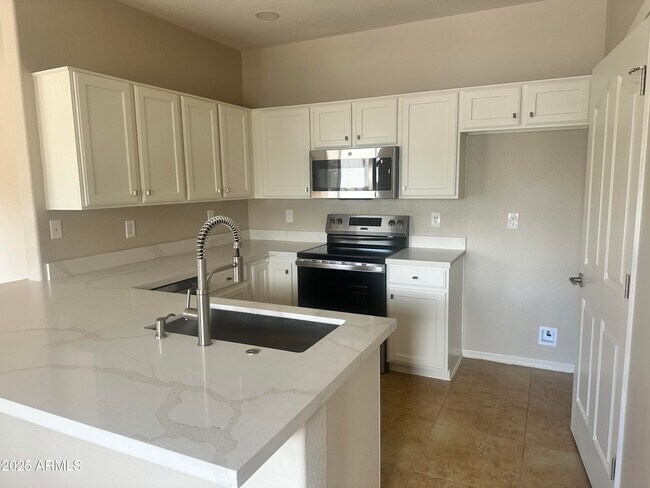 Foto del edificio - 6920 E 4th St