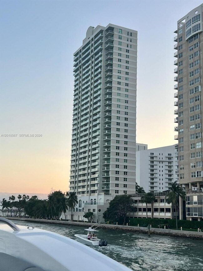 Building Photo - 800 Claughton Island Dr