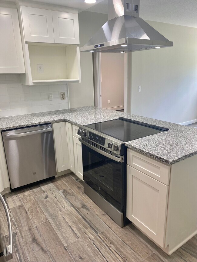 Kitchen Pic 2 - 609 Market St S