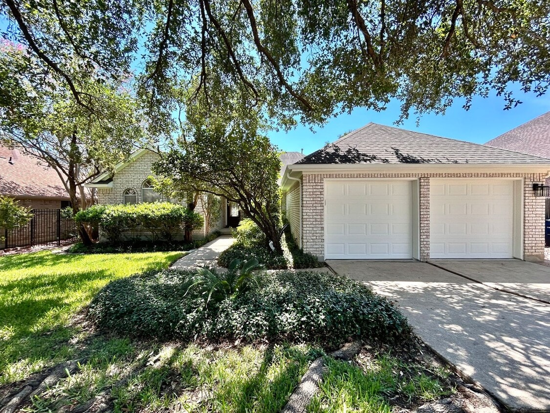 Primary Photo - Beautiful 4 Bedroom, 2 Bathroom Home for R...