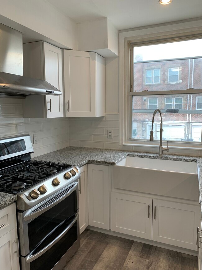 Foto del edificio - 6908 Revere St