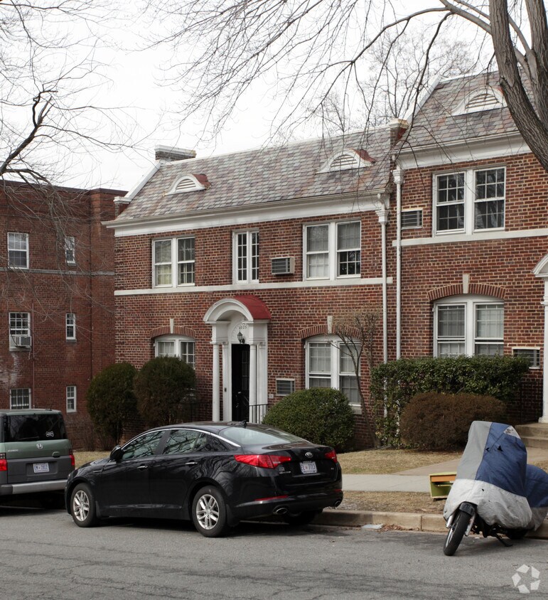 Building Photo - 4025 Davis Pl NW