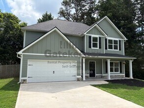 Building Photo - 205 Valley View Dr