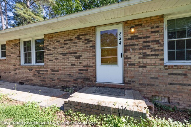 Building Photo - 234 Poplin St