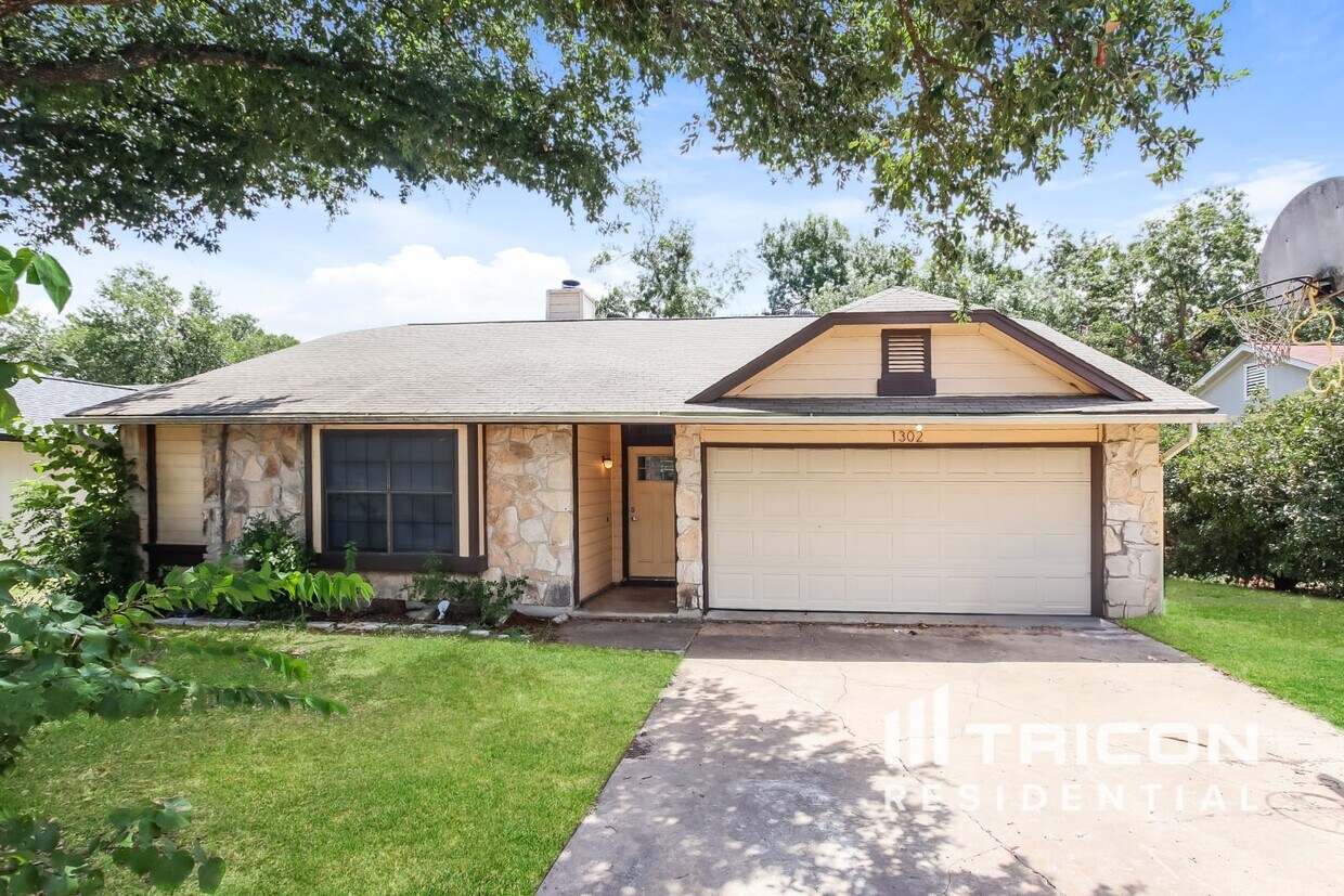 Primary Photo - 1302 Texas Oak Way