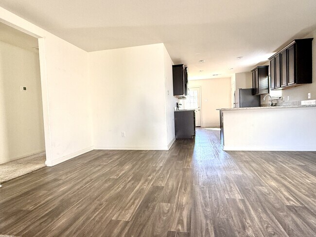 Building Photo - 1008 Riverdale Cove