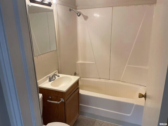 Foto del edificio - 2211 N Flora Ave