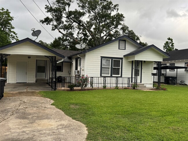 Building Photo - 1614 W Sidnor St