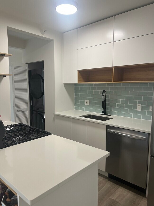 Foto del edificio - 630 N State St