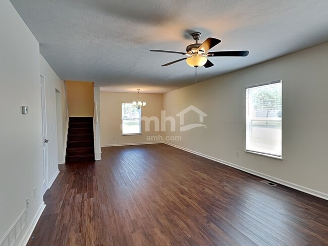 Building Photo - 136 Poe Ave