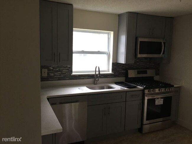Building Photo - 4 br, 2 bath House - 144 S. Academy St.
