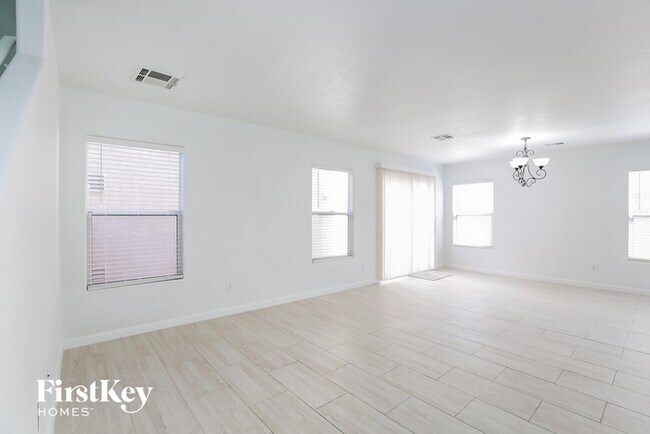 Building Photo - 526 Brompton St