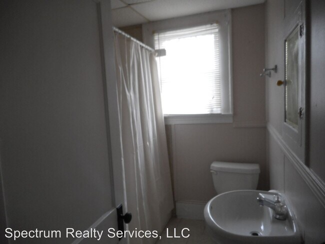 Building Photo - 2114 Dellwood Ave