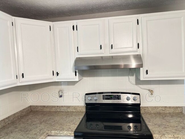 Building Photo - 3044 Arrowsmith Dr