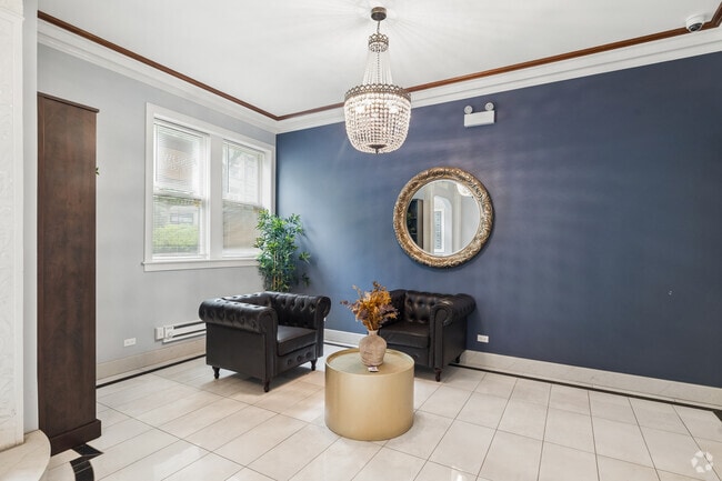 Lobby Photo - 640 W Wrightwood Ave