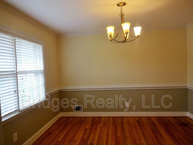 Building Photo - 1035 River Ridge Dr