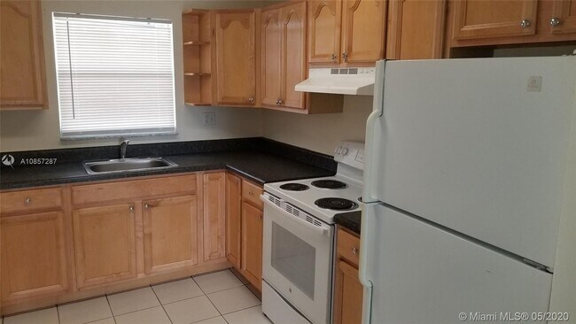 Foto del edificio - 7700 NW 30th St