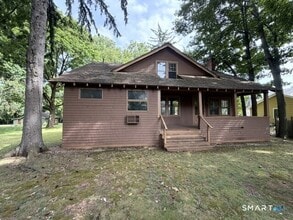 Building Photo - 880 S Quaker Ln