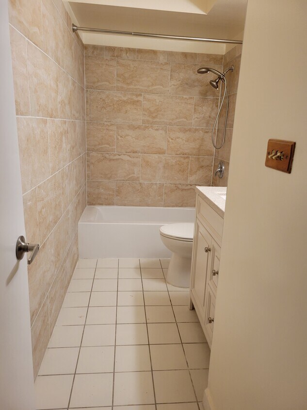 Foto principal - 1202 S Forums Ct