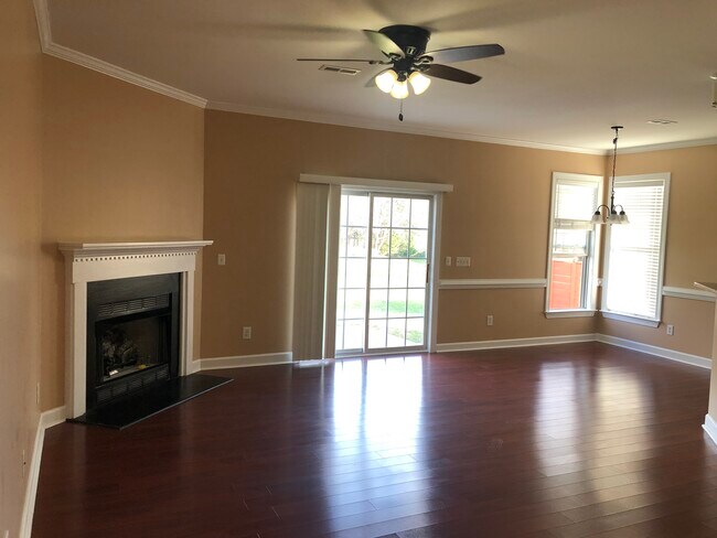 Foto del edificio - 11008 Farmville Rd