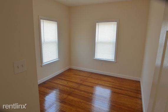 Building Photo - 2 br, 1 bath Apartment - 293 School St Apt 3