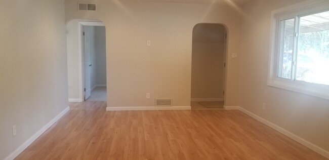 Building Photo - NICE HOUSE!! LOTS OF STORAGE!!